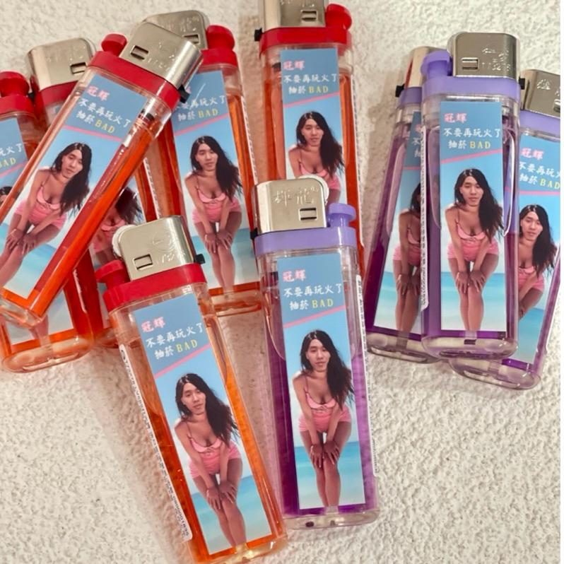【打火機客製】 ✨美女打火機✨客製化打火機✨生日禮物✨打火機✨打火機訂製✨活動小禮物✨交換禮物✨來圖定製✨惡搞禮物-細節圖6