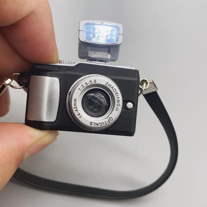 聖誕禮物【相機悠遊卡】✨造型悠遊卡✨ 微縮相機✨交換禮物✨悠遊卡✨生日禮物(3款有聲音! 會閃光! 附背帶！)-細節圖3