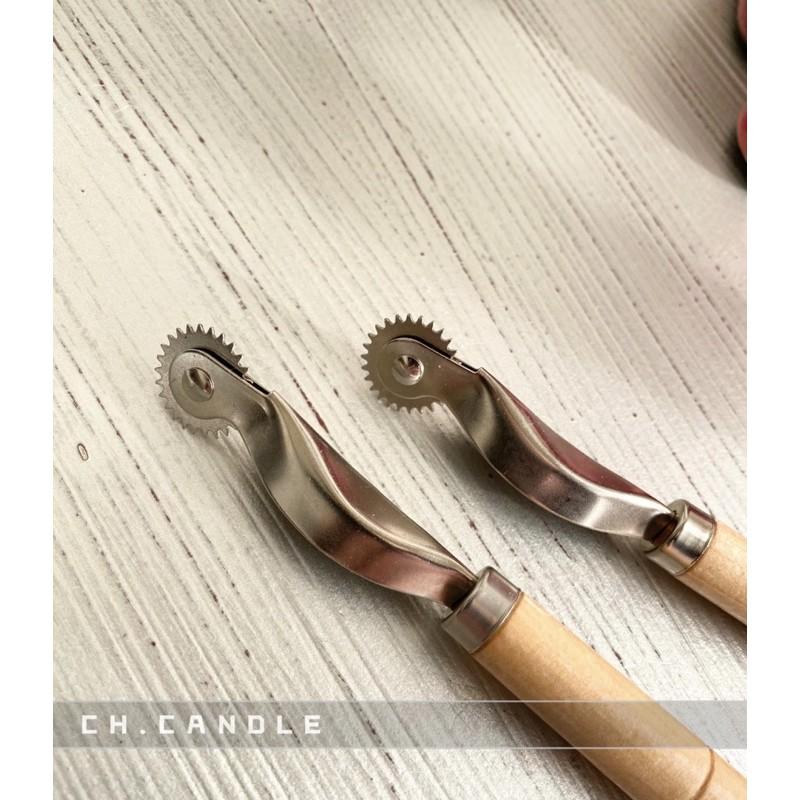 CH.CANDLE 紙蠟燭 皮革蠟燭 滾輪木柄手把 NEW KCCA 齒形划線器 香氛蠟燭 壓蠟輪 間距輪-細節圖2