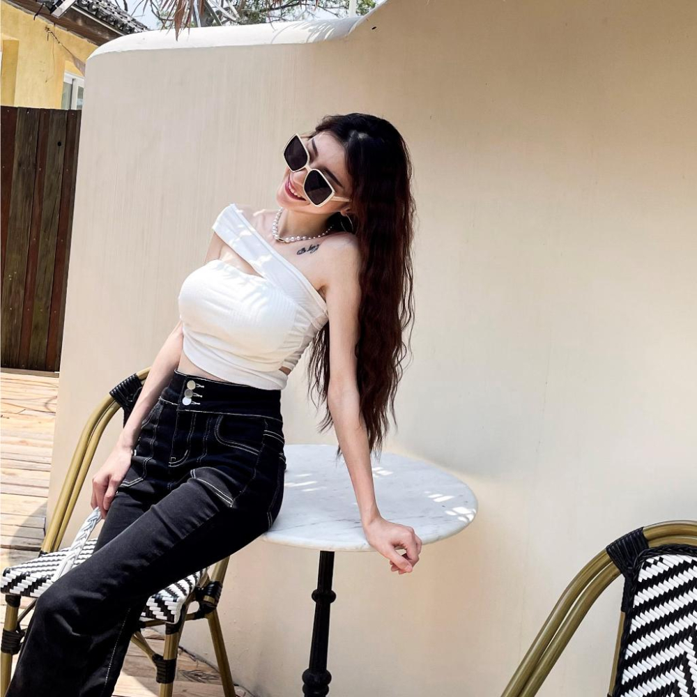 【DOE.FF】斜帶造型杯墊上衣 (現+預) 上衣女 抹胸上衣 平口上衣 平口背心 背心女 BRATOP 歐美上衣 辣妹-細節圖2