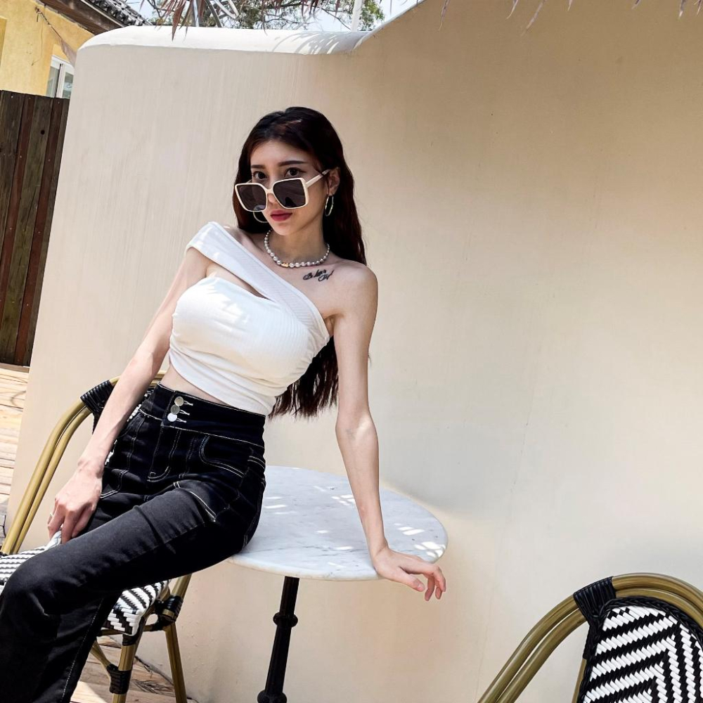 【DOE.FF】斜帶造型杯墊上衣 (現+預) 上衣女 抹胸上衣 平口上衣 平口背心 背心女 BRATOP 歐美上衣 辣妹-細節圖3