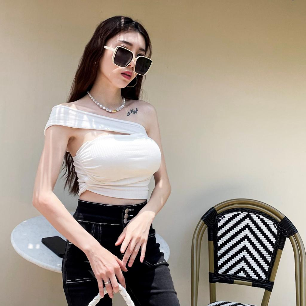 【DOE.FF】斜帶造型杯墊上衣 (現+預) 上衣女 抹胸上衣 平口上衣 平口背心 背心女 BRATOP 歐美上衣 辣妹-細節圖6