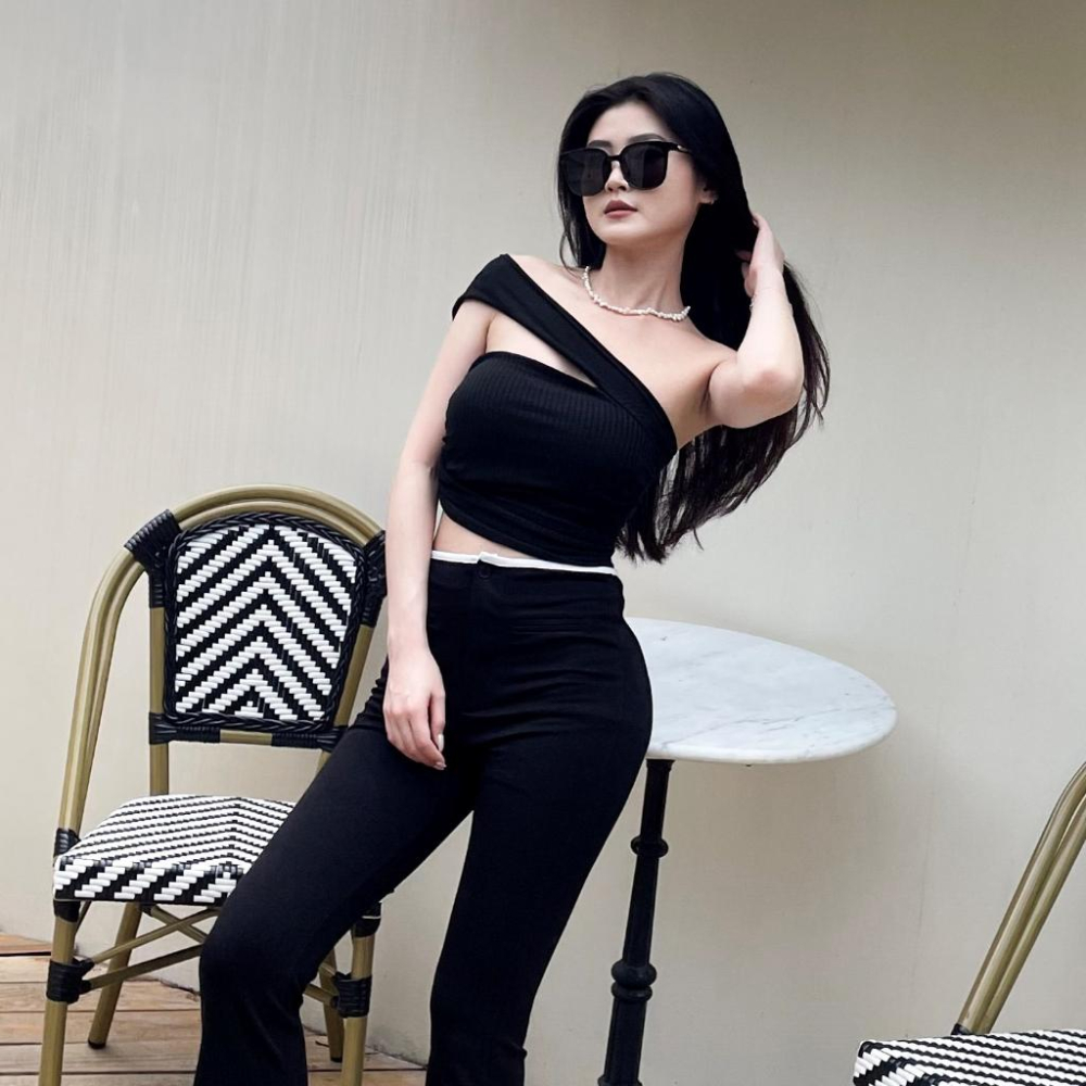 【DOE.FF】斜帶造型杯墊上衣 (現+預) 上衣女 抹胸上衣 平口上衣 平口背心 背心女 BRATOP 歐美上衣 辣妹-細節圖9