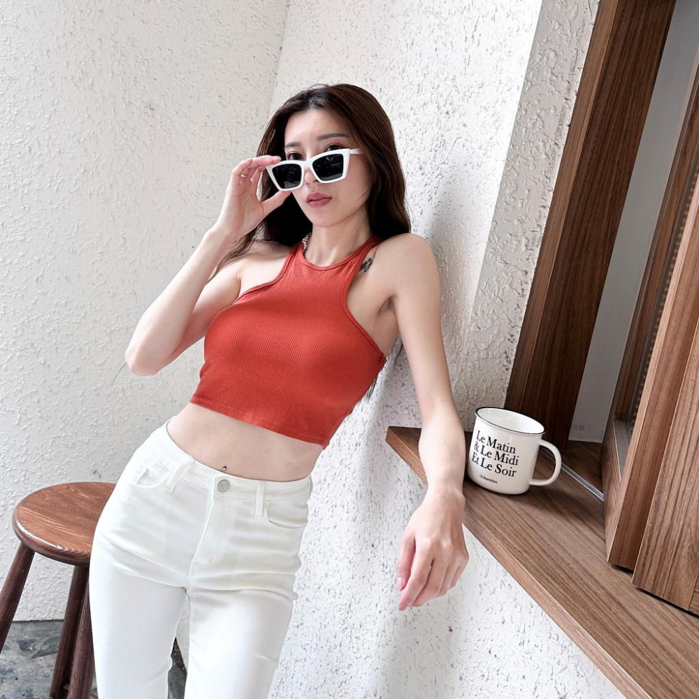 【DOE.FF】 歐美超削肩背心 (現貨) 背心女 無袖背心 辣妹背心 上衣女 短版背心 短版上衣 高彩 掛脖背心-細節圖9