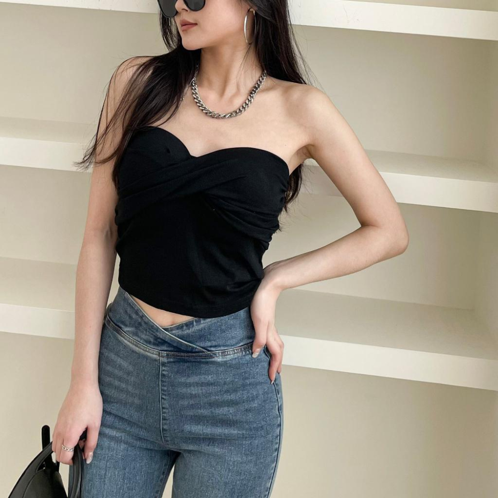 【DOE.FF】 扭結杯墊平口背心 (現貨) BRATOP 上衣女 露肩上衣 平口上衣 背心女 辣妹上衣 短版上衣-細節圖3