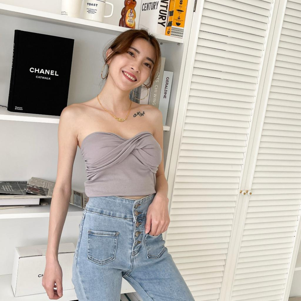 【DOE.FF】 扭結杯墊平口背心 (現貨) BRATOP 上衣女 露肩上衣 平口上衣 背心女 辣妹上衣 短版上衣-細節圖6