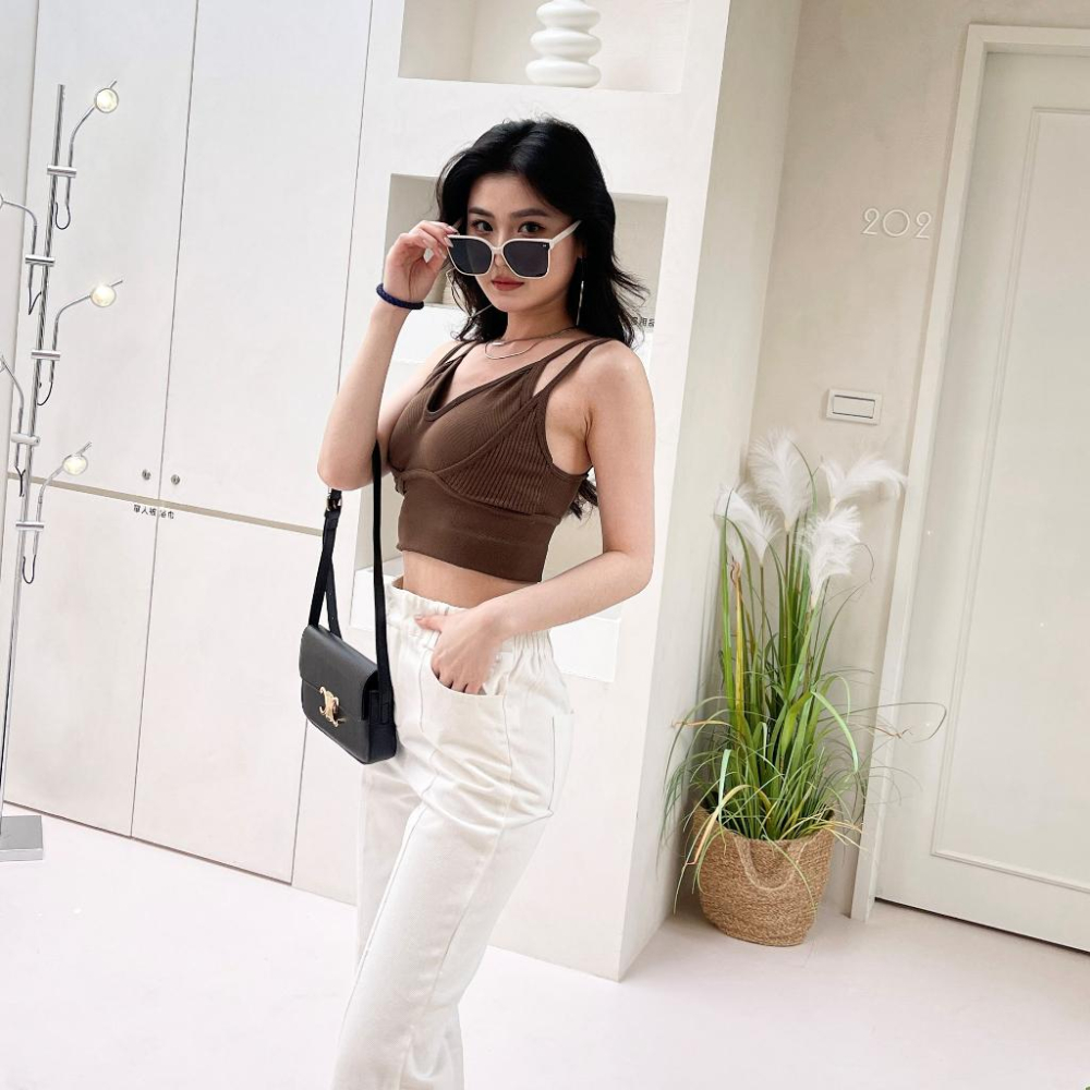 【DOE.FF】 螺紋假兩件杯墊背心 (現貨) 內搭背心 辣妹上衣 無袖上衣 無袖背心 背心女 細肩帶背心 短版背心-細節圖9