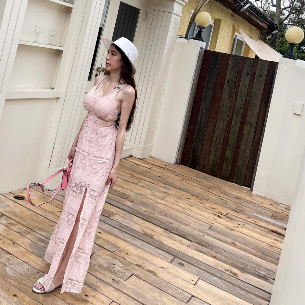 【DOE.FF】 蕾絲開衩帶杯長洋 (現+預) 渡假長洋 粉色洋裝 連身裙 洋裝女 顯瘦洋裝 連體裙 禮服-細節圖3