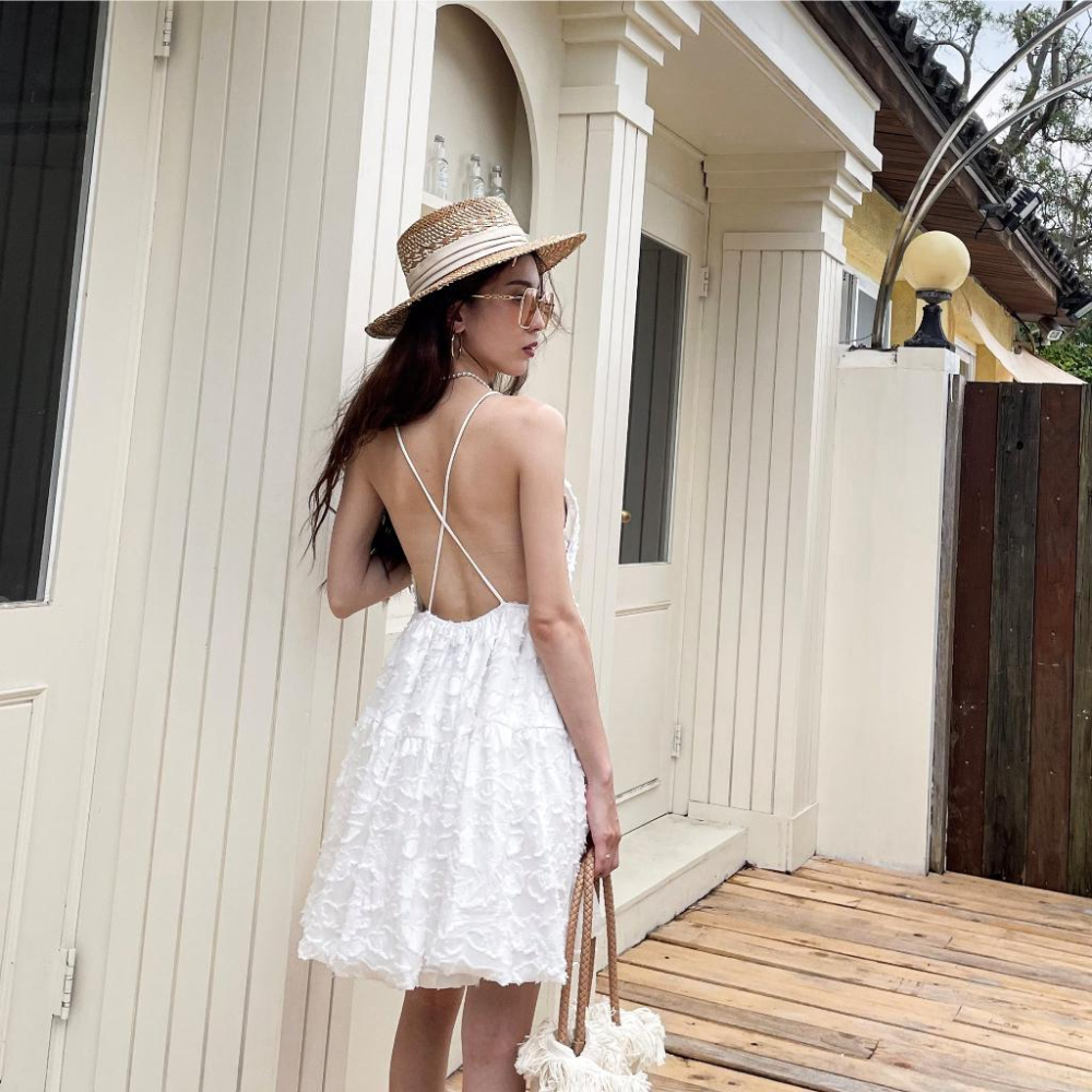 【DOE.FF】 羽毛蓬蓬顯瘦短洋 (現+預) 渡假洋裝 連身洋 洋裝 連身裙 氣質洋裝 度假 歐美 ins風 派對洋裝-細節圖2