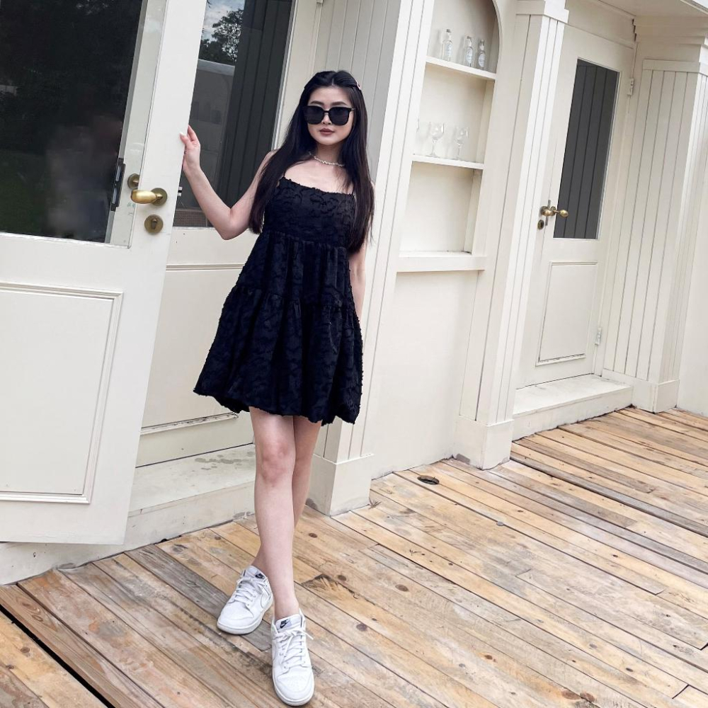 【DOE.FF】 羽毛蓬蓬顯瘦短洋 (現+預) 渡假洋裝 連身洋 洋裝 連身裙 氣質洋裝 度假 歐美 ins風 派對洋裝-細節圖4