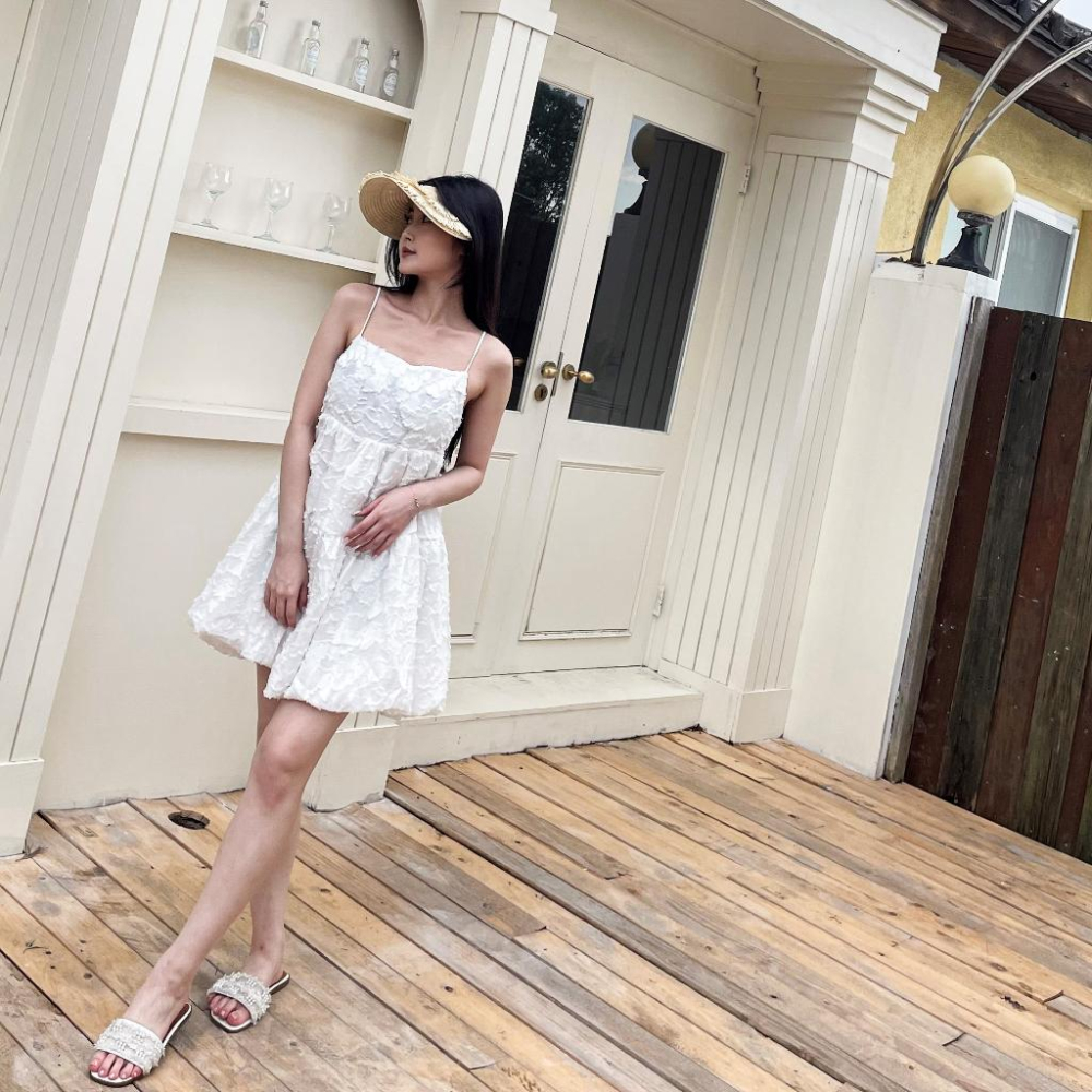 【DOE.FF】 羽毛蓬蓬顯瘦短洋 (現+預) 渡假洋裝 連身洋 洋裝 連身裙 氣質洋裝 度假 歐美 ins風 派對洋裝-細節圖5