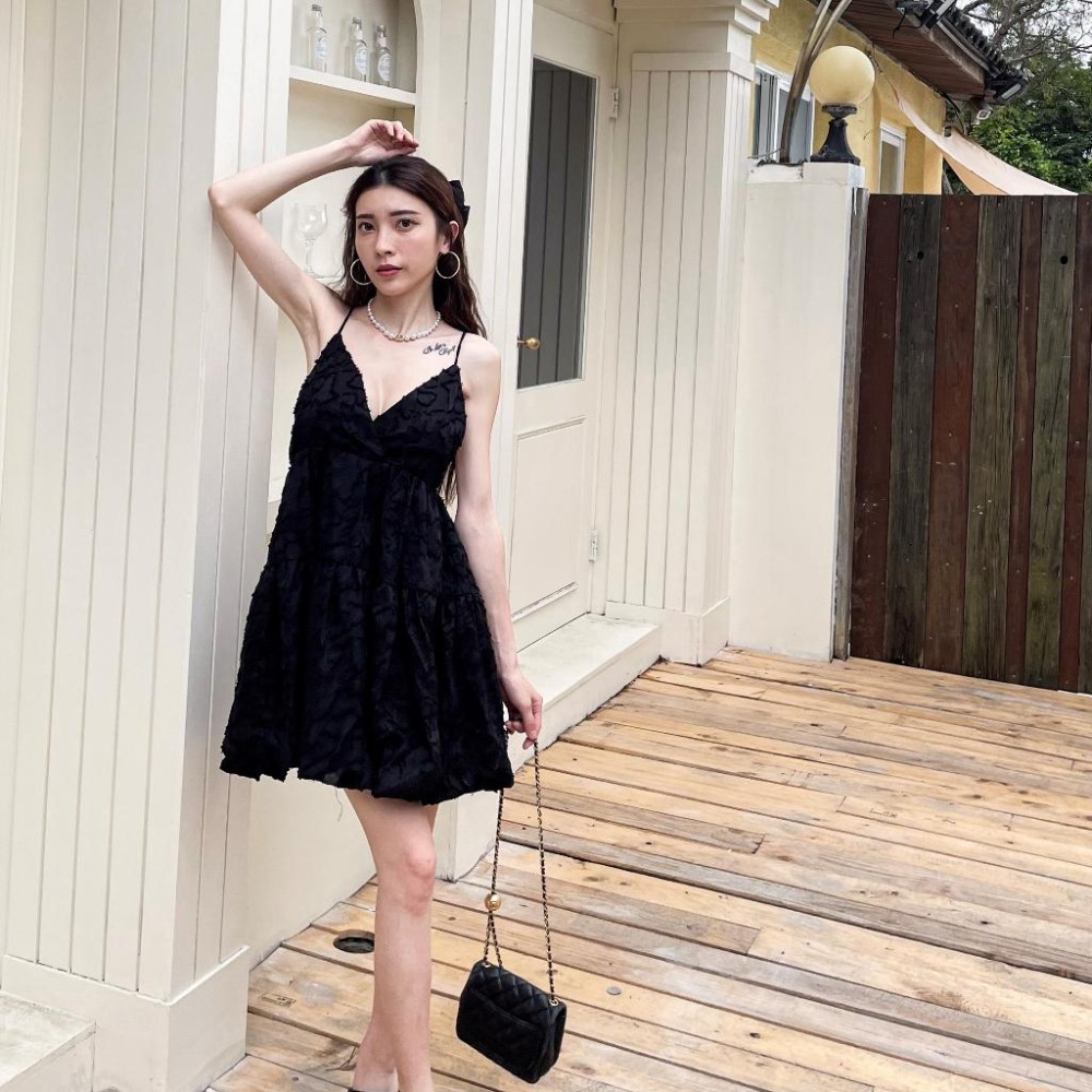 【DOE.FF】 羽毛蓬蓬顯瘦短洋 (現+預) 渡假洋裝 連身洋 洋裝 連身裙 氣質洋裝 度假 歐美 ins風 派對洋裝-細節圖8