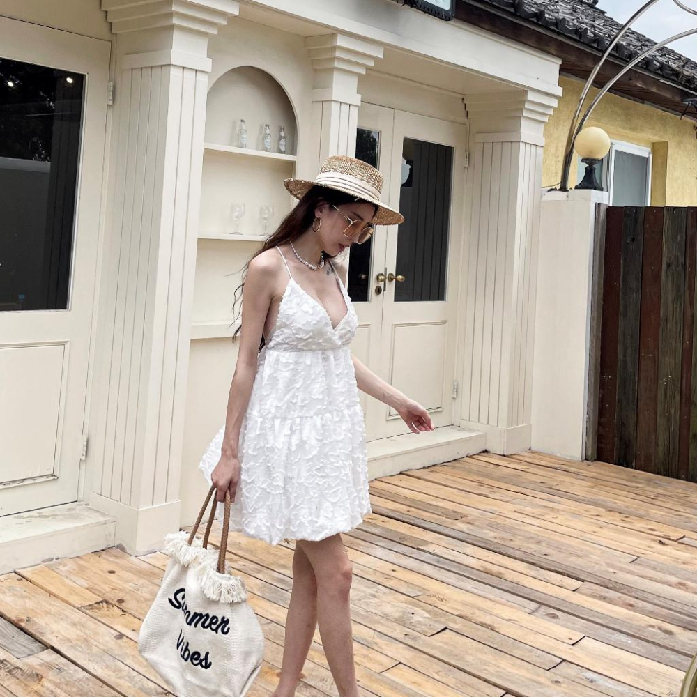 【DOE.FF】 羽毛蓬蓬顯瘦短洋 (現+預) 渡假洋裝 連身洋 洋裝 連身裙 氣質洋裝 度假 歐美 ins風 派對洋裝-細節圖9