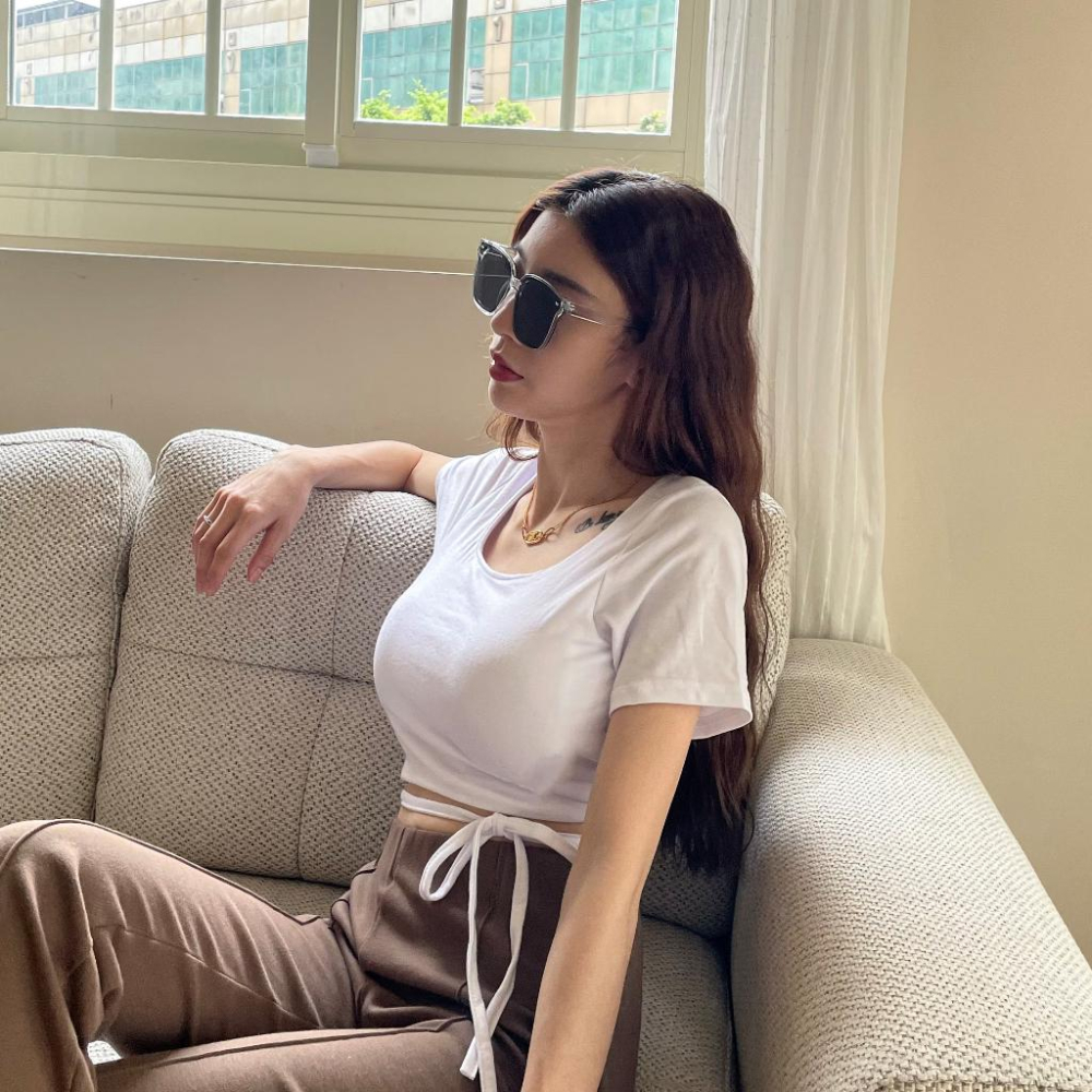 【DOE.FF】 露背綁繩杯墊短T (現貨) 素色上衣 素T T恤 短版上衣 BRATOP 歐美上衣 上衣女 辣妹上衣-細節圖6