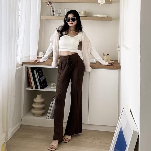 【DOE.FF】厚磅坑條針織寬褲｜現貨｜ 針織長褲 針織寬褲 闊腿褲 高腰長褲 長褲女 顯瘦長褲 牛仔長褲 針織 毛衣-細節圖3