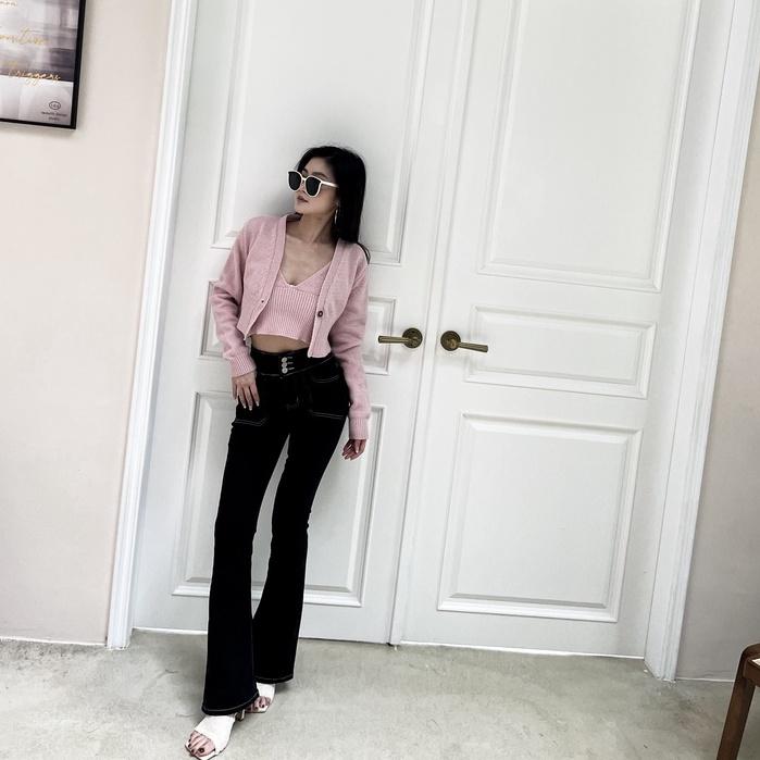 【DOE.FF】 韓國車線俐落長腿喇叭褲 (現貨) 牛仔長褲 牛仔褲 長褲女 喇叭褲 顯瘦長褲 高腰長褲 辣妹風 寬褲-細節圖5