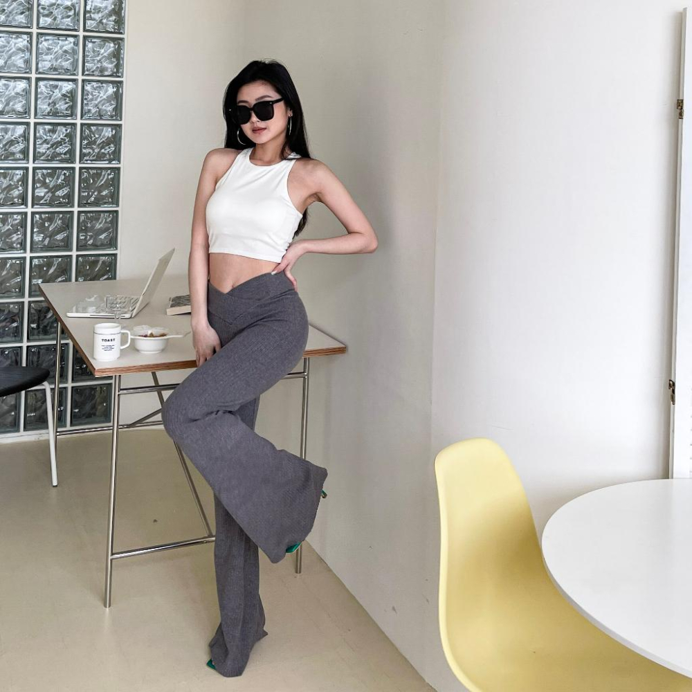 【DOE.FF】 垂感V腰針織喇叭褲 (現貨) 微喇叭褲 高腰長褲 緊身褲 顯瘦長褲 喇叭褲 長褲女 女裝 針織-細節圖6