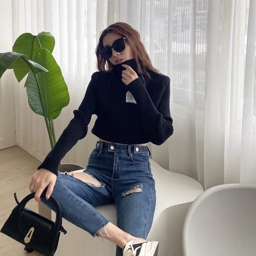 【DOE.FF】高領坑條標籤墊肩毛衣｜現貨｜高領毛衣 韓國 針織上衣 打底衫 女裝 ＩＮＳ風 短版上衣 快速出貨 短版-細節圖4