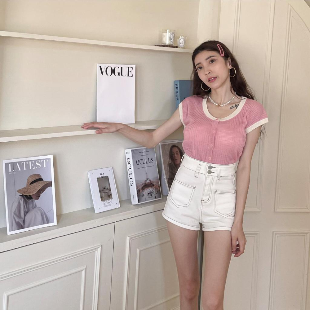 【DOE.FF】 撞色開扣針織上衣 (現貨) 上衣女 短袖上衣 針織衣 針織外套 圓領上衣 粉色上衣 短版上衣 寬鬆上衣-細節圖2