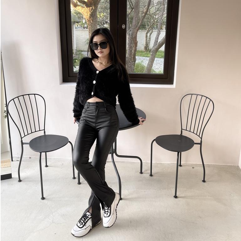 【DOE.FF】霧面開岔皮質喇叭褲 | 現貨 | 快速出貨 彈力長褲 皮長褲 皮褲 喇叭褲 INS風 歐美風 辣妹 韓-細節圖2