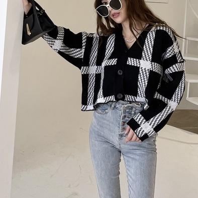【DOE.FF】黑白大格厚磅毛衣｜現貨｜針織外套 寬鬆毛衣 毛衣女 短版毛衣 Ｖ領毛衣 韓國 韓版 辣妹 針織衫 上衣女-細節圖5