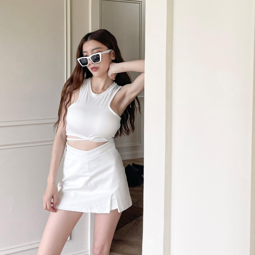【DOE.FF】 削肩綁繩杯墊背心 (現貨) 小可愛 背心女 辣妹上衣 短版上衣 削肩背心 辣妹背心 無袖背心 上衣女-細節圖7