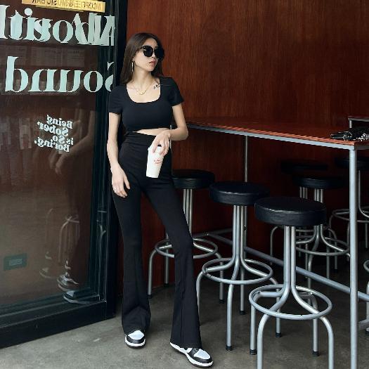 【DOE.FF】 滑面翹臀顯瘦喇叭褲 (現貨) 瑜珈褲 運動褲 內搭褲 長褲女 打底褲 顯瘦長褲 彈力長褲 高腰-細節圖4