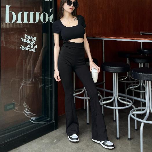 【DOE.FF】 滑面翹臀顯瘦喇叭褲 (現貨) 瑜珈褲 運動褲 內搭褲 長褲女 打底褲 顯瘦長褲 彈力長褲 高腰-細節圖5