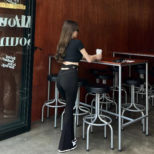 【DOE.FF】 滑面翹臀顯瘦喇叭褲 (現貨) 瑜珈褲 運動褲 內搭褲 長褲女 打底褲 顯瘦長褲 彈力長褲 高腰-細節圖7