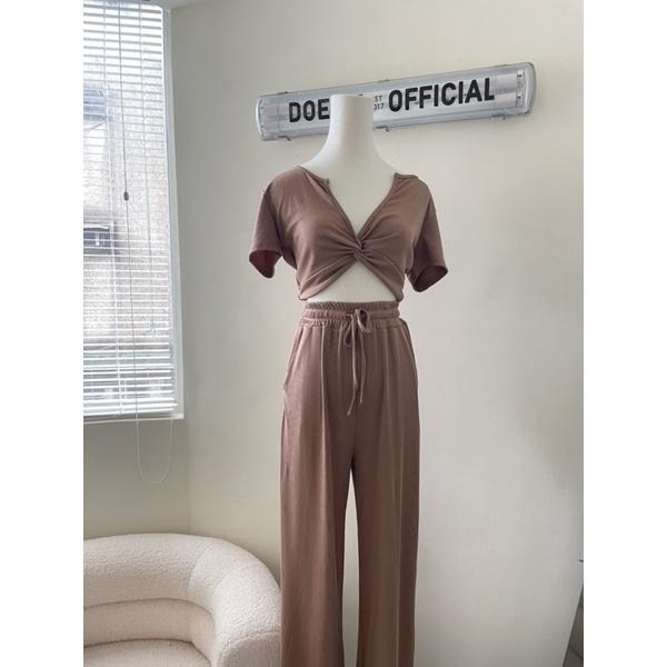 【DOE.FF】V領扭結寬褲套裝 （現貨·福利品） 套裝女 寬褲 闊腿褲 長褲女 辣妹套裝 女裝 短版上衣 短t-細節圖7