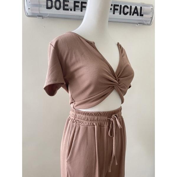 【DOE.FF】V領扭結寬褲套裝 （現貨·福利品） 套裝女 寬褲 闊腿褲 長褲女 辣妹套裝 女裝 短版上衣 短t-細節圖8