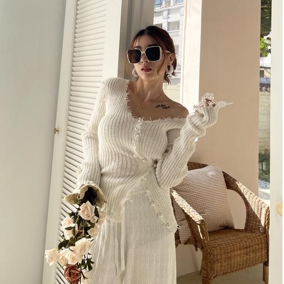 【DOE.FF】珍珠V領造型毛衣｜現貨｜Ｖ領毛衣 針織外套 針織上衣 打底衫 女裝 毛衣女-細節圖4