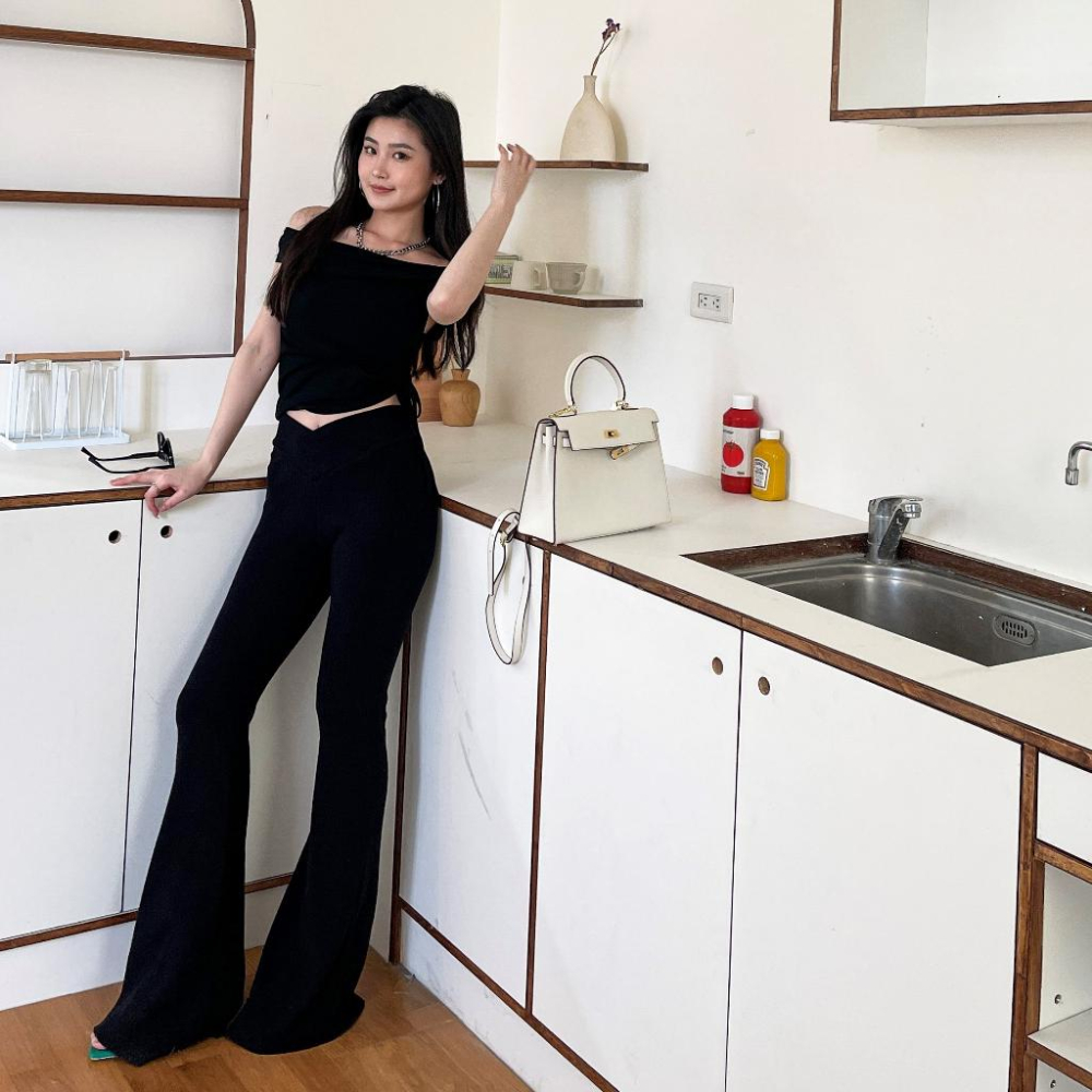 【DOE.FF】 交疊造型長腿喇叭褲 (現+預) 針織長褲 微喇叭褲 高腰長褲 魔術褲 緊身褲 顯瘦長褲 長褲女 牛仔褲-細節圖2