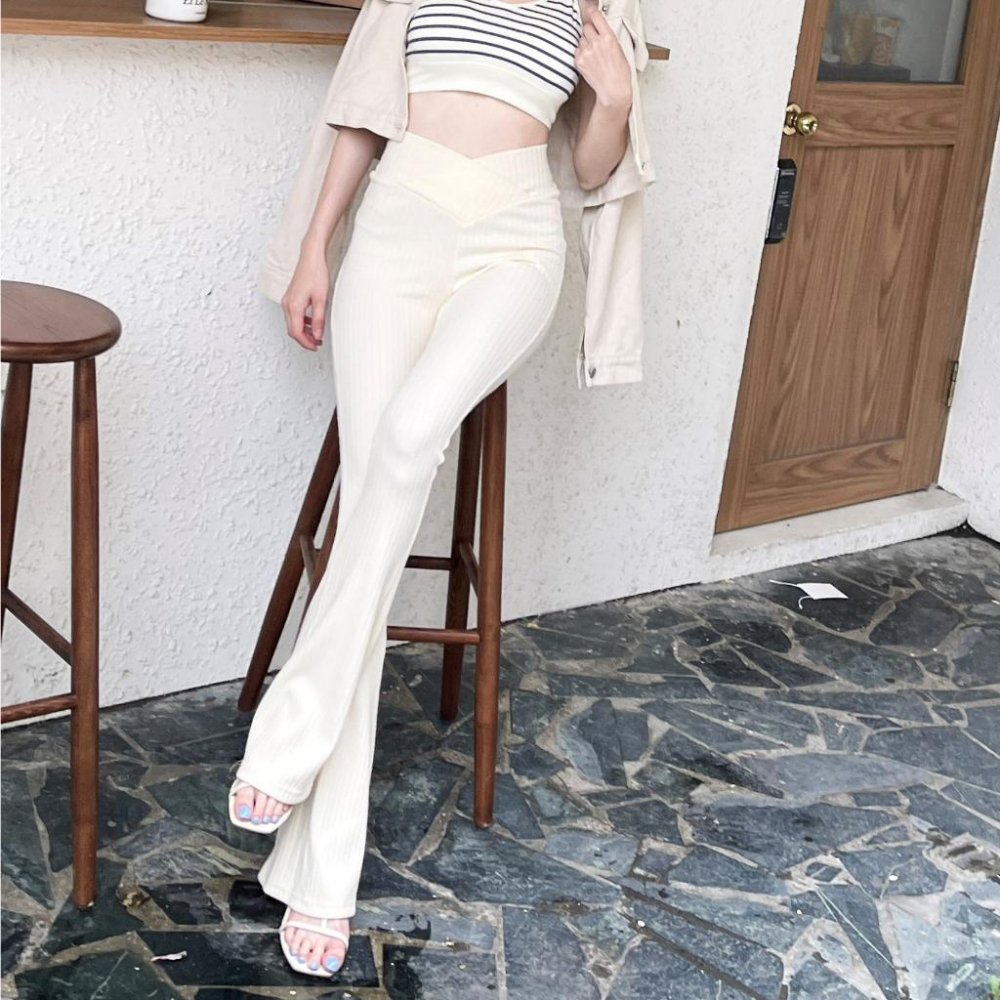 【DOE.FF】 交疊造型長腿喇叭褲 (現+預) 針織長褲 微喇叭褲 高腰長褲 魔術褲 緊身褲 顯瘦長褲 長褲女 牛仔褲-細節圖9