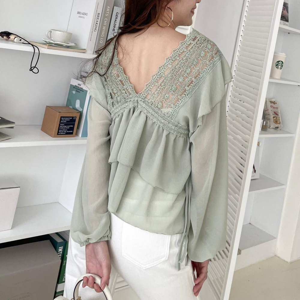 【DOE.FF】 仙女浪漫雪紡上衣 (現貨) 襯衫 雪紡上衣 露肩上衣 一字領 上衣女 歐美上衣 寬鬆上衣 v領-細節圖3