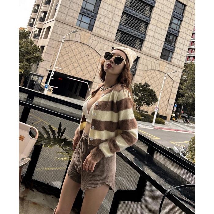 【DOE.FF】條紋撞色鈕扣短外套(現貨)短版毛衣 水貂毛 針織外套 毛衣女 短版上衣 女裝 歐美 辣妹 針織衫 上衣女-細節圖4