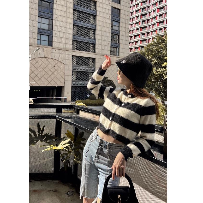 【DOE.FF】條紋撞色鈕扣短外套(現貨)短版毛衣 水貂毛 針織外套 毛衣女 短版上衣 女裝 歐美 辣妹 針織衫 上衣女-細節圖5