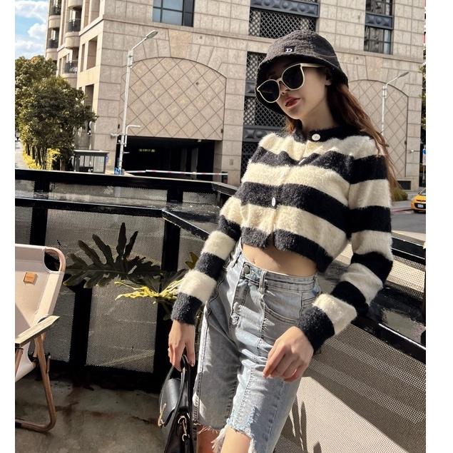 【DOE.FF】條紋撞色鈕扣短外套(現貨)短版毛衣 水貂毛 針織外套 毛衣女 短版上衣 女裝 歐美 辣妹 針織衫 上衣女-細節圖7