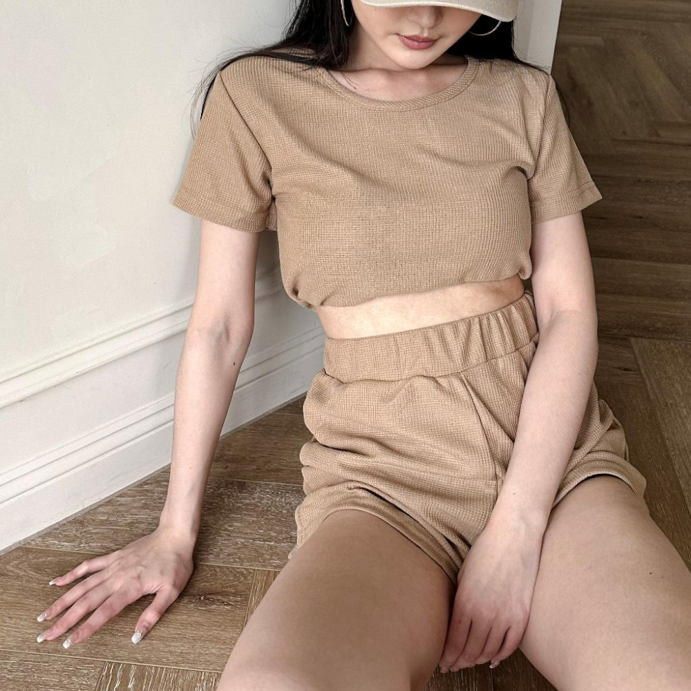 【DOE.FF】 鬆餅格休閒套裝 (現貨) 運動套裝 套裝女 休閒短褲 短T 圓領上衣 上衣女 短褲女 顯瘦短褲 女裝-細節圖7