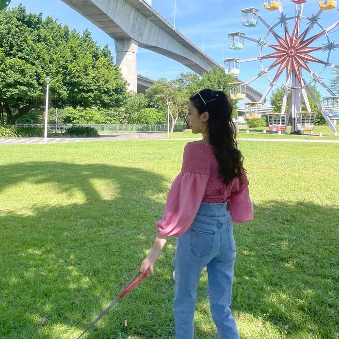 【DOE.FF】 縮腰一字領V領上衣 （現貨） 上衣女 一字領上衣 露肩上衣 短版上衣 顯瘦上衣 女裝 辣妹風 小香風-細節圖2