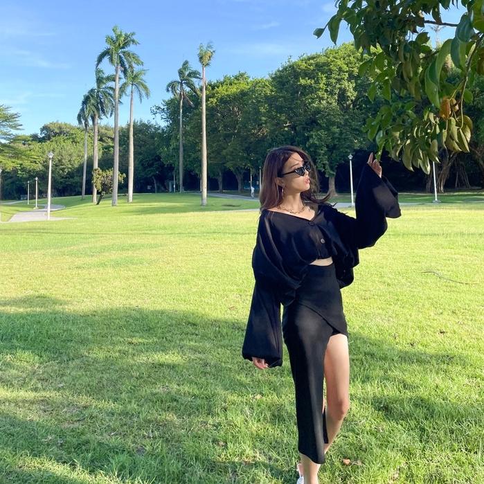 【DOE.FF】垂墜燈籠袖雪紡上衣 （現貨） Ｖ領上衣 上衣女 短版上衣 露肩上衣 寬鬆上衣 雪紡上衣 女裝 辣妹風-細節圖4