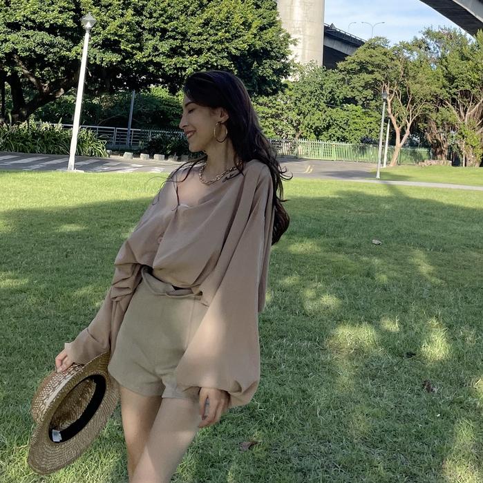 【DOE.FF】垂墜燈籠袖雪紡上衣 （現貨） Ｖ領上衣 上衣女 短版上衣 露肩上衣 寬鬆上衣 雪紡上衣 女裝 辣妹風-細節圖7