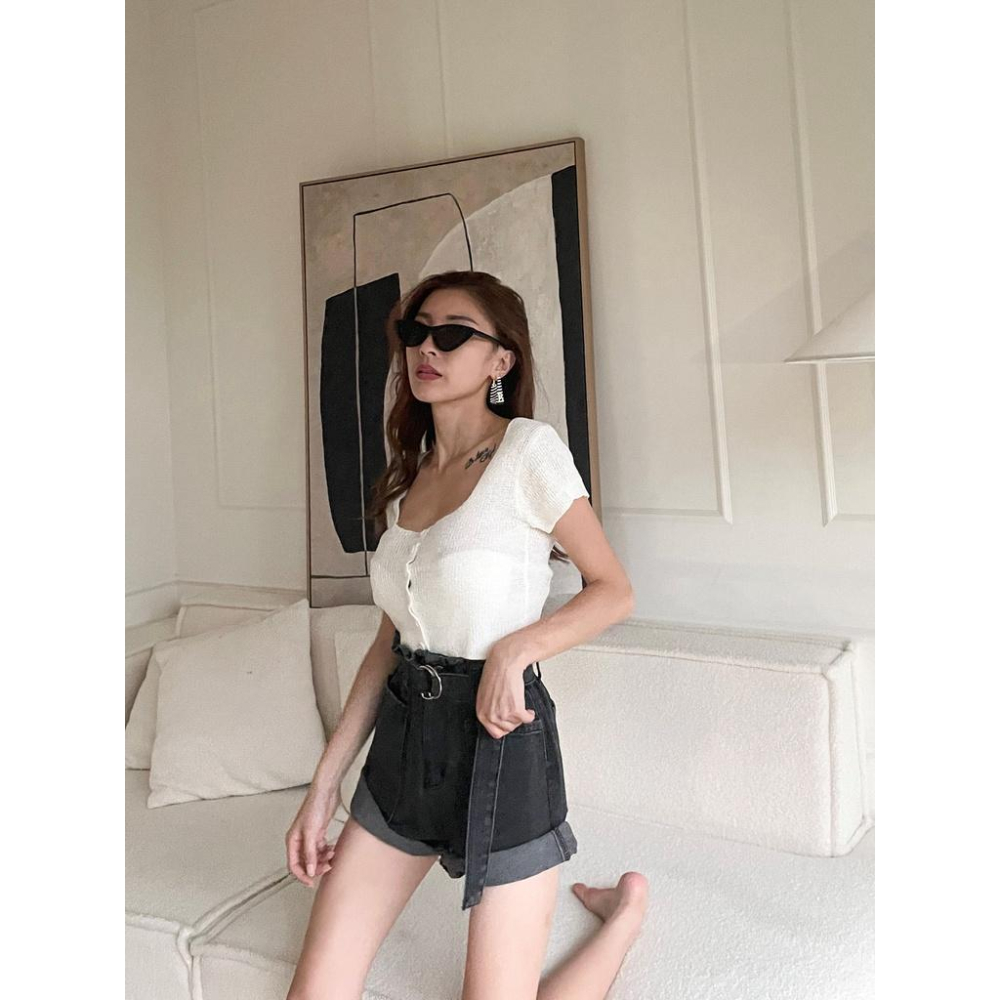 【DOE.FF】花苞兩扣皮帶捲邊短褲｜現貨｜ 牛仔短褲 牛仔褲 顯瘦 百搭 四季 9/29-細節圖2