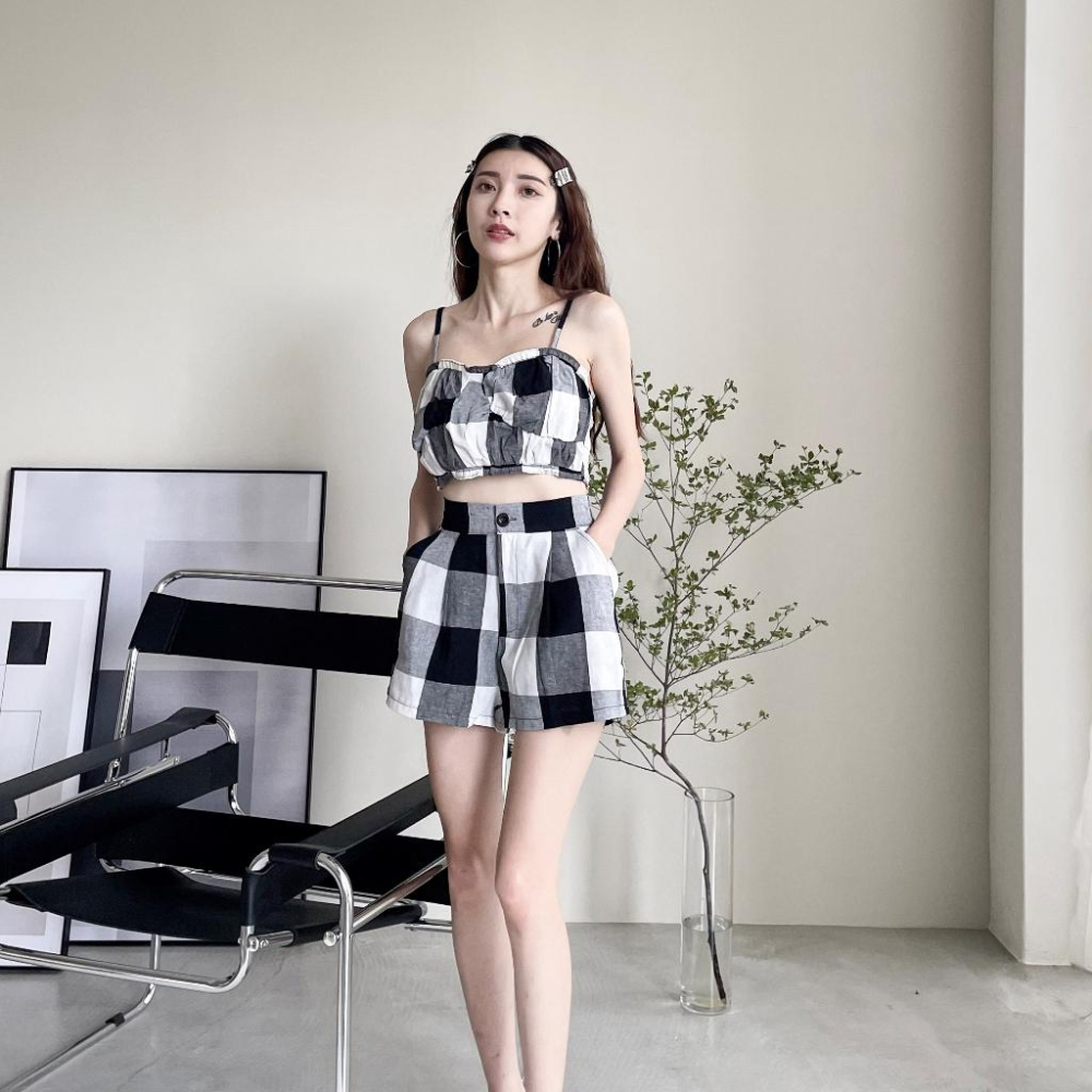 【DOE.FF】 甜鹹格紋細帶套裝 (現+預) 背心女 短版背心 A字短褲 顯瘦套裝 休閒套裝 套裝女 顯瘦短褲-細節圖2
