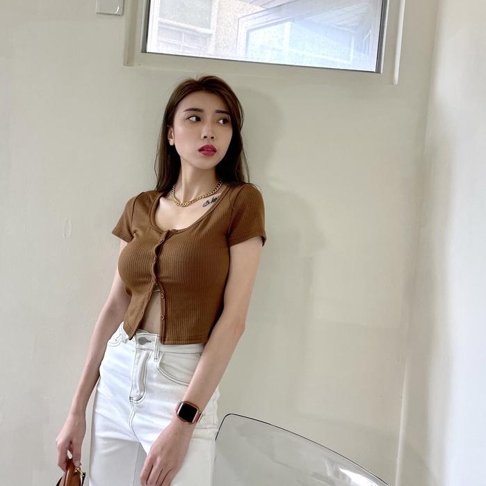 【DOE.FF】大地色小釦弧形坑條tee｜現貨｜-細節圖6