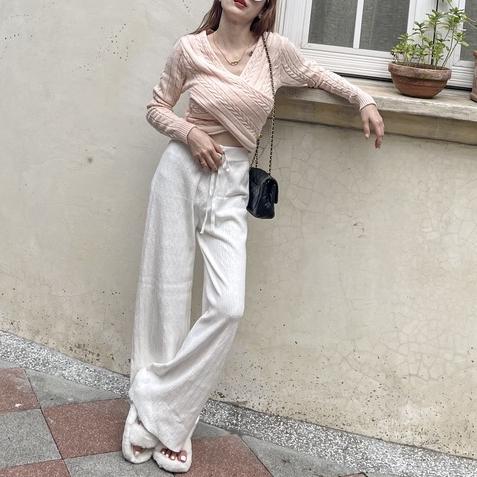 【DOE.FF】純白織紋落地寬褲 （現貨） 針織褲 針織長褲 寬褲 長褲女 顯瘦長褲 發熱褲 高腰長褲 女裝 居家服-細節圖2