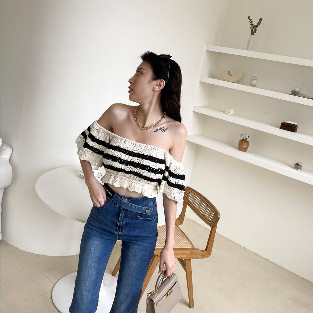 【DOE.FF】荷葉針織一字領上衣 （現貨） 一字領 一字領上衣 露肩上衣 針織上衣 短版上衣 辣妹上衣 女裝 辣妹風-細節圖2