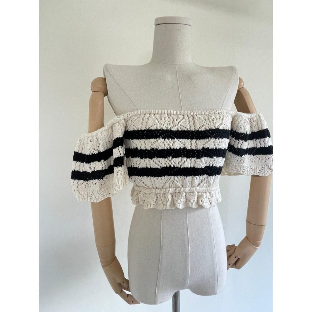 【DOE.FF】荷葉針織一字領上衣 （現貨） 一字領 一字領上衣 露肩上衣 針織上衣 短版上衣 辣妹上衣 女裝 辣妹風-細節圖3