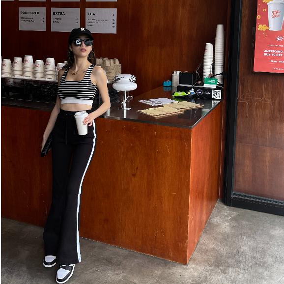 【DOE.FF自訂款】條紋橡筋杯墊背心 (現貨) 背心 小可愛 背心女 辣妹上衣 短版背心 上衣女 運動背心-細節圖3