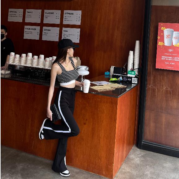 【DOE.FF自訂款】條紋橡筋杯墊背心 (現貨) 背心 小可愛 背心女 辣妹上衣 短版背心 上衣女 運動背心-細節圖4